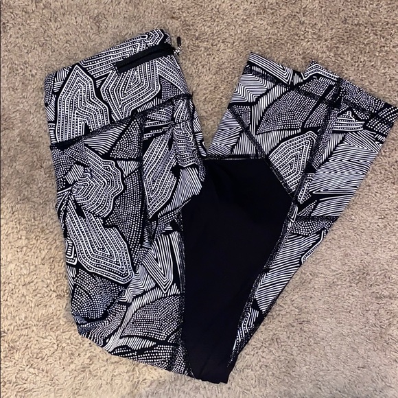 Lululemon Pace Rival Mid-Rise Crop 22” size 2 - Picture 1 of 2